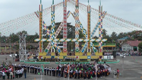 Burma - Celebrating Manau 